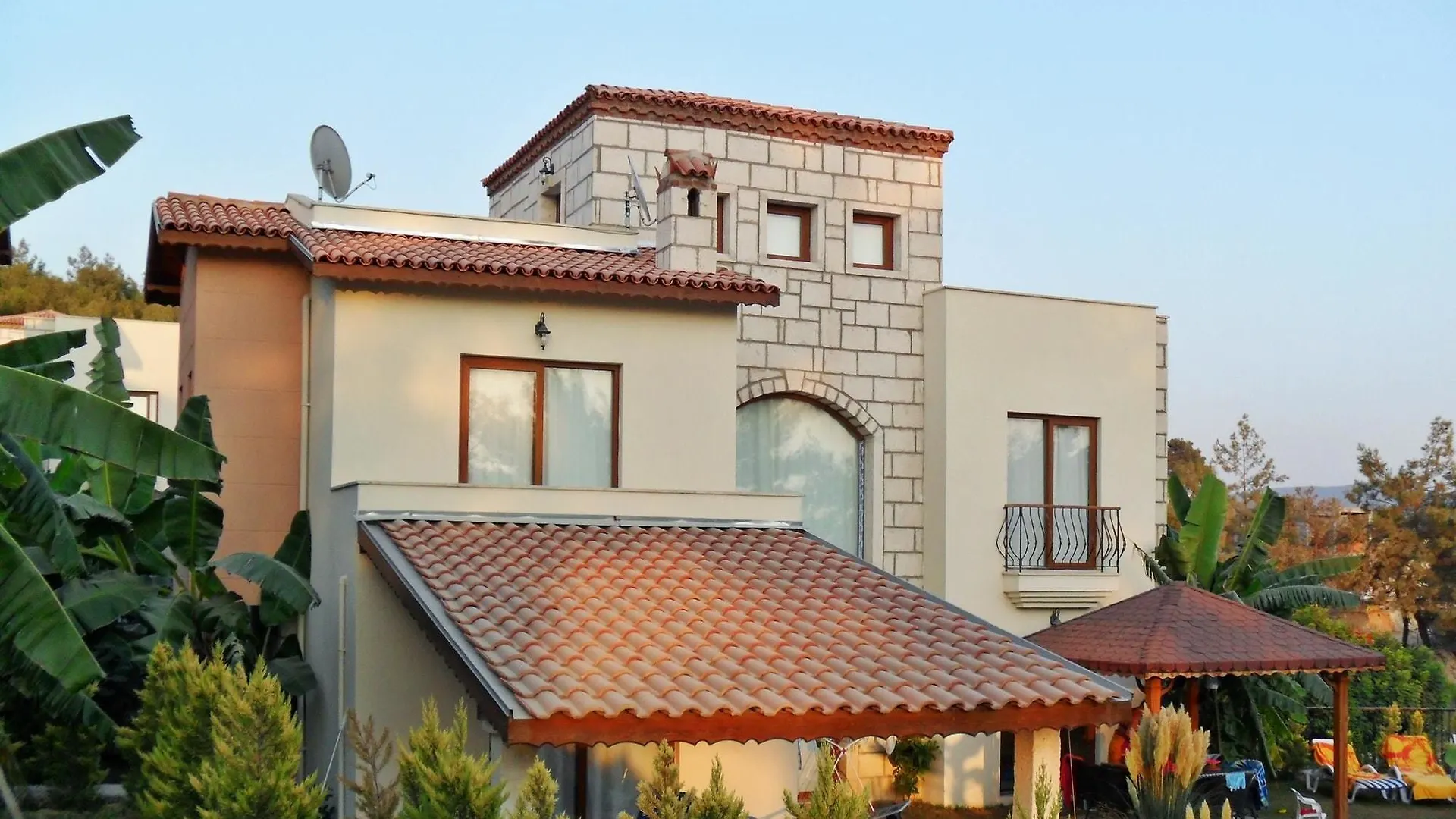 Spacious 4-Bedroom House In Kusadasi With Swimming Pool And Several T Διαμέρισμα